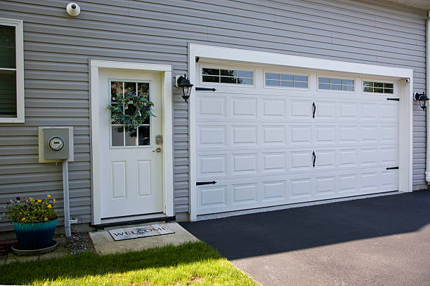 24/7 Emergency Garage Door Panel Replacement experts in Whitewater, WI